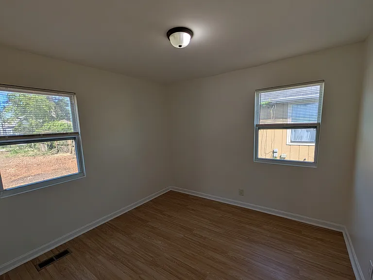1823 Delta Ave #B — Photo 5