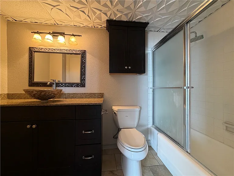 715 S Upper Broadway St — Photo 12