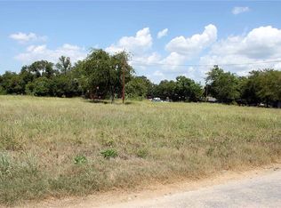 303 Pine Ave, Luling, TX 78648