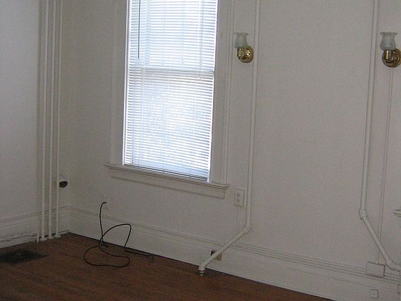 4th image of 527 Oak St APT 7