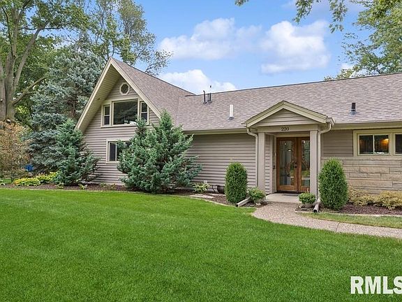 4th image of 220 Circle Dr