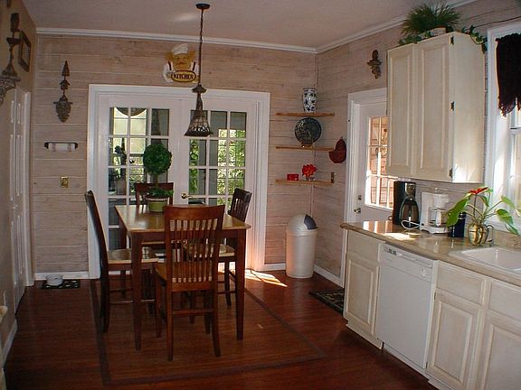 Kitchen eat-in