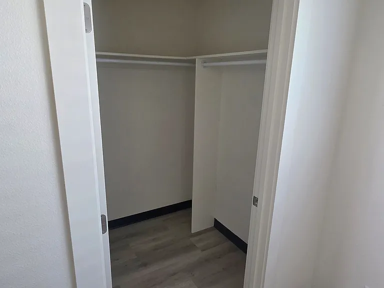 300 Whitesell St W #8 — Photo 5