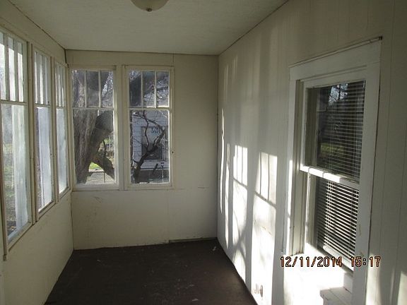 3rd image of 852 1st St NW #1