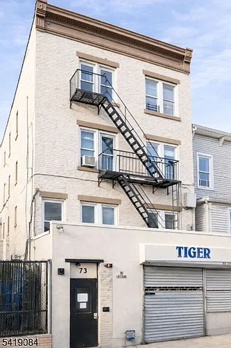 73 4th St Photo 1