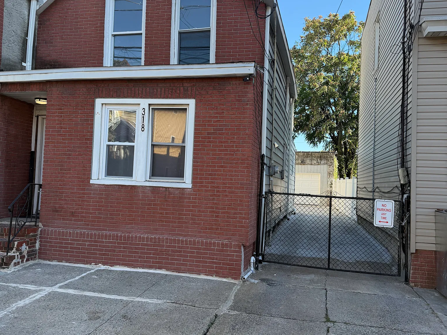 4 bed, 2100 sqft, $3,500 — Photo 1