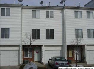 24 Amanda Ct, Staten Island, NY 10312