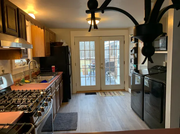 8 Floral Ave, Raymond, NH 03077