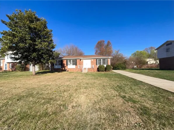 1414 Larchmont Dr, Greensboro, NC 27405