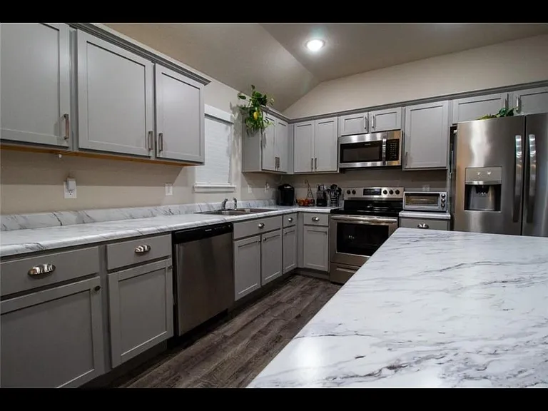 4204 Lexington Ave — Photo 12