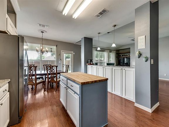3rd image of 1401 Park Palisades Dr