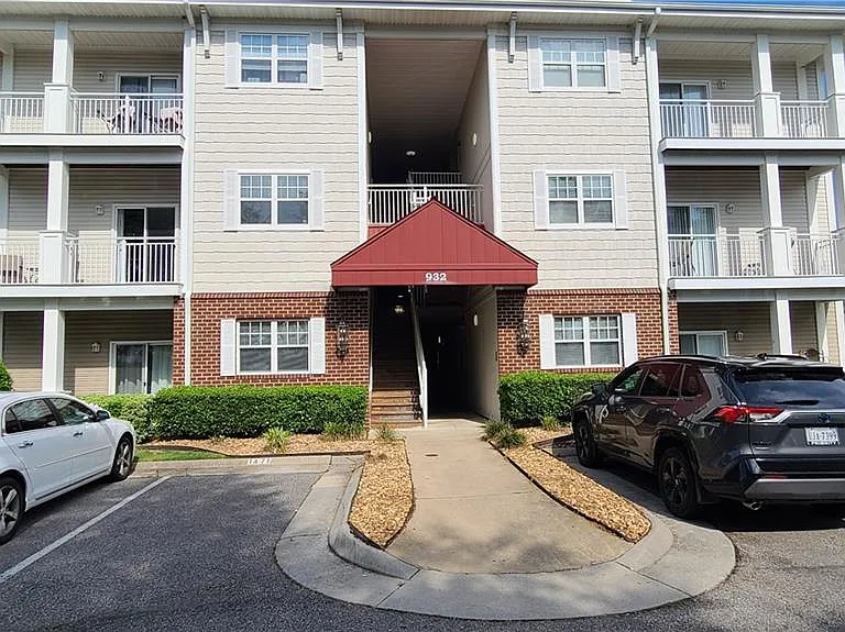 932 Southmoor Dr #101 — Photo 1