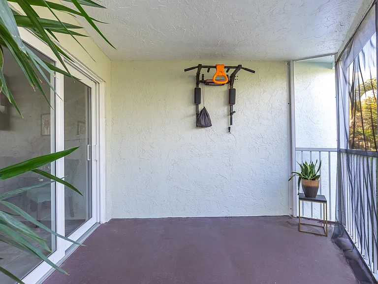 961 SE 20th Ave #302 — Photo 30