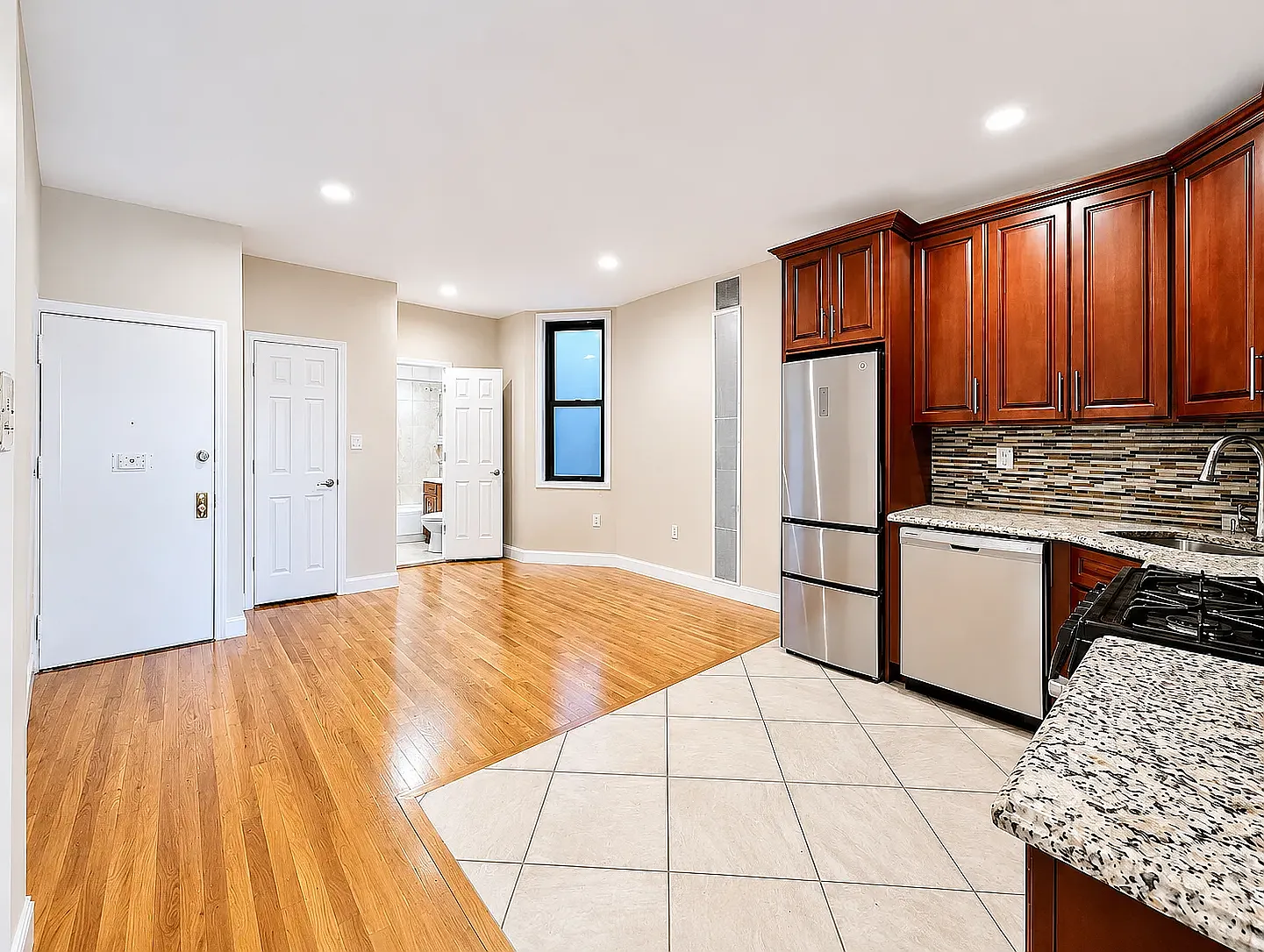 607 Gates Avenue — Photo 4