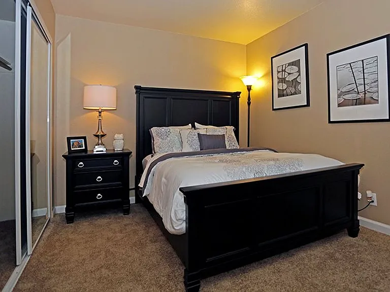 Acacia Apartments — Photo 8