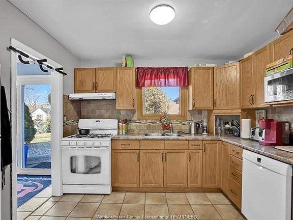 4th image of 564 Wallace Ave