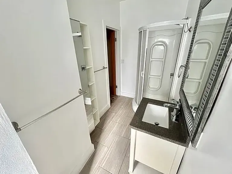 14 Westminster Ave #3 — Photo 5