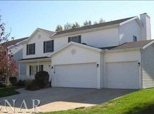 3117 Eagle Creek Dr, Bloomington, IL 61704