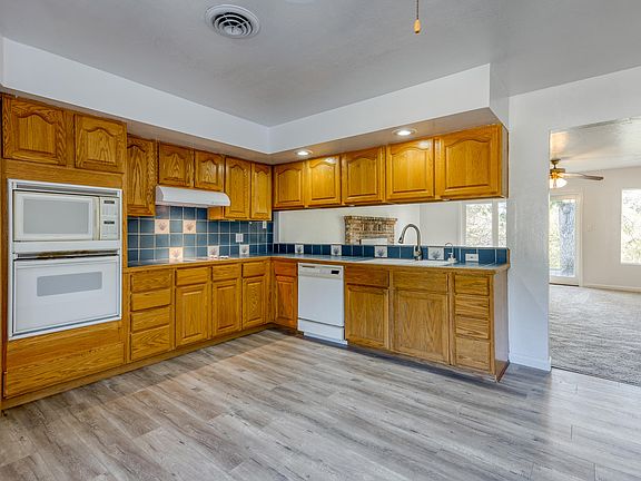 4th image of 7985 Troy Ln
