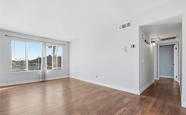 1422 Rock Glen Ave #309 — Photo 2