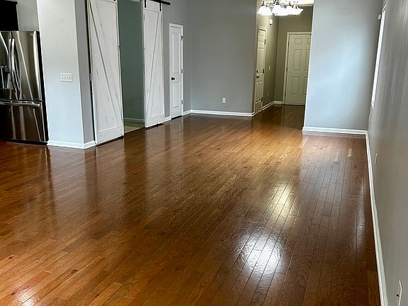 2nd image of 124 Brookhaven Rd