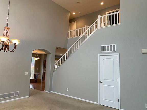 2nd image of 2165 Primrose Ln