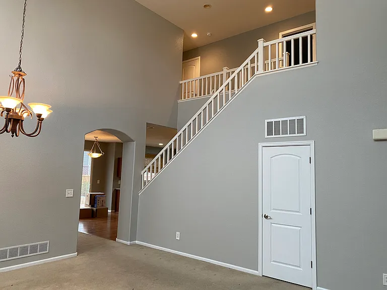 2165 Primrose Ln — Photo 2