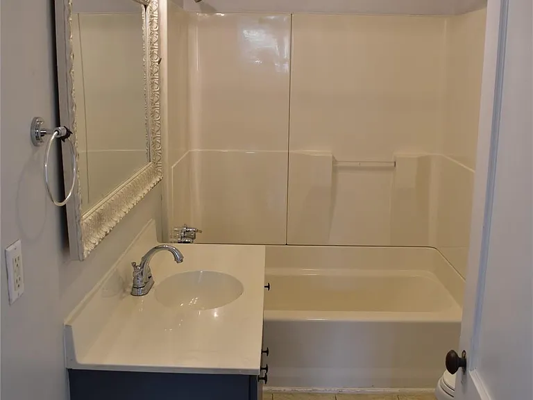 629 N Cedar St — Photo 13