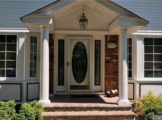 25 Radburn Dr, Commack, NY 11725