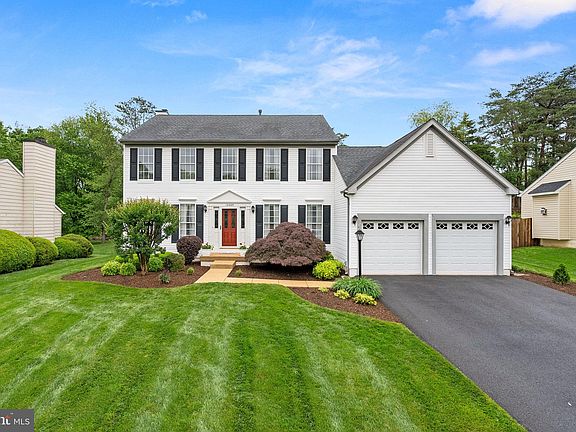2nd image of 10689 Glencrest Dr