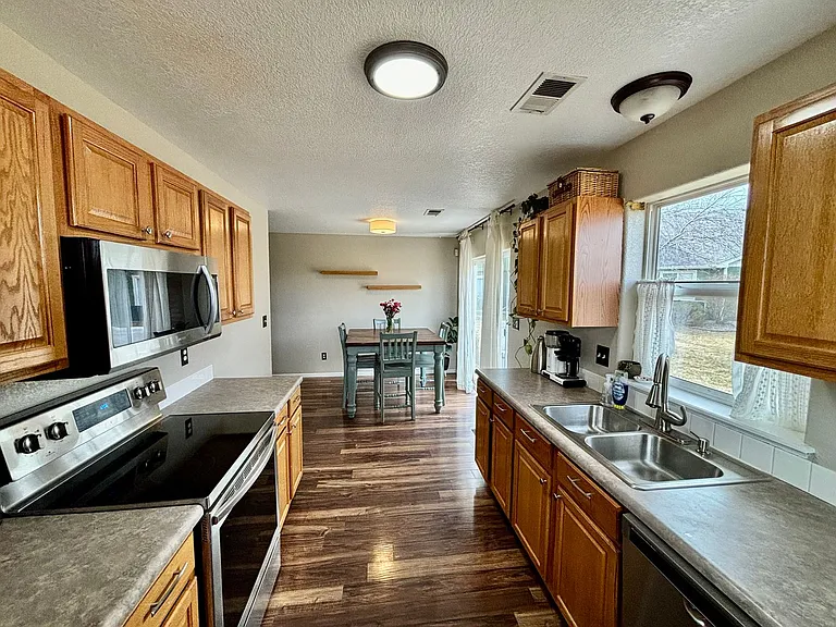 802 Waterglen Dr #D18 — Photo 6