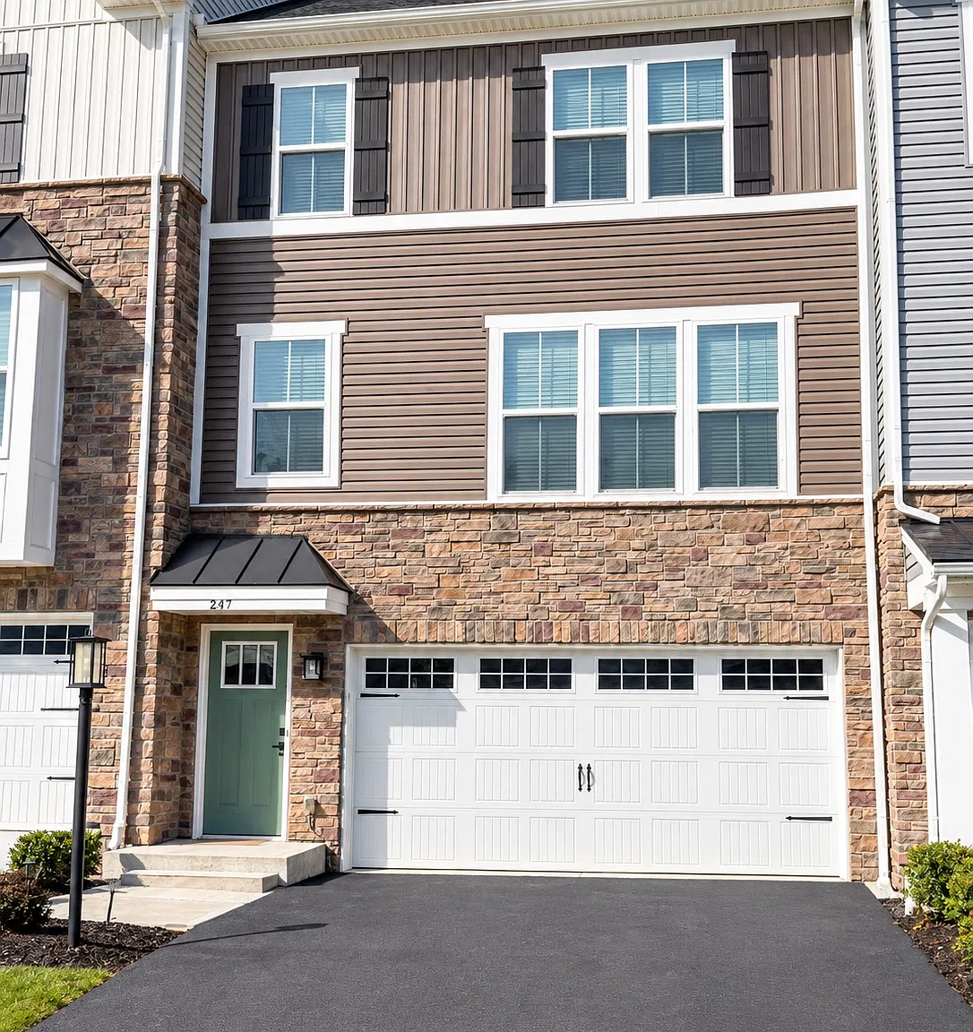 3 bed, 2.5 bath, 2000 sqft, $2,700 — Photo 1
