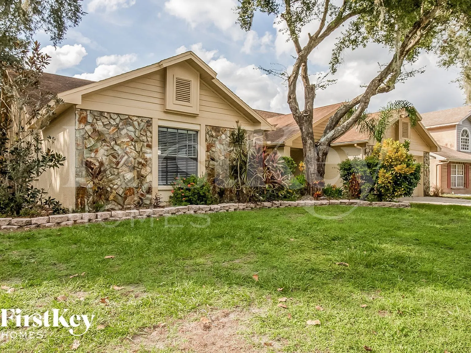 4 bed, 2.0 bath, 2274 sqft, $2,995 — Photo 2