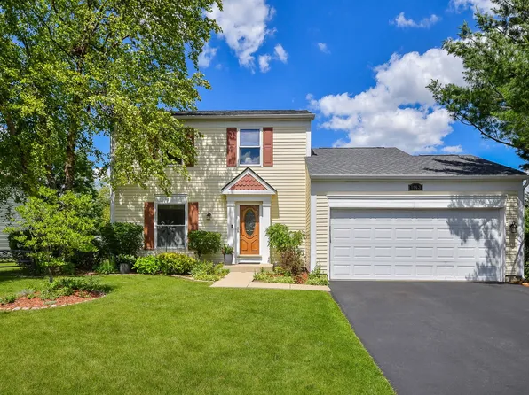 1143 Woodlake Dr, Carol Stream, IL 60188
