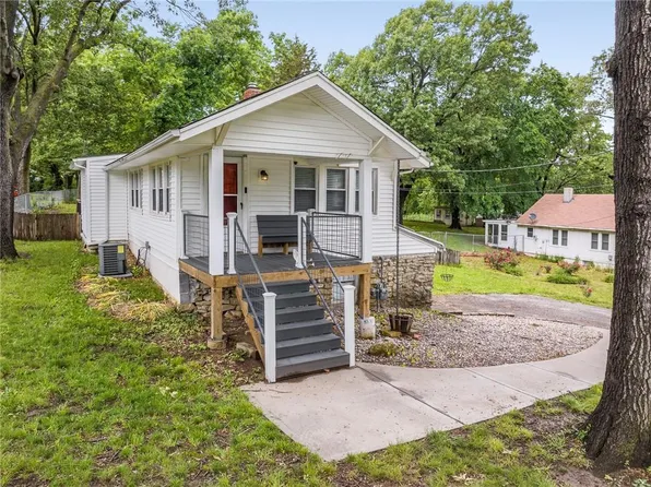 5528 Hayes St, Merriam, KS 66203