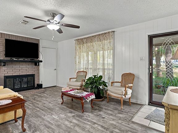 3rd image of 1300 Oak Country Est