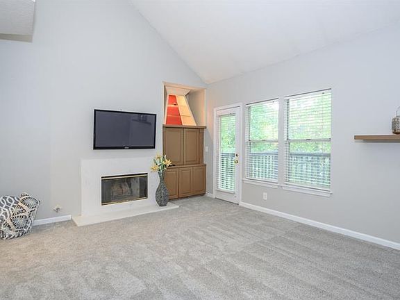 3rd image of 702 Ivy Green Ln