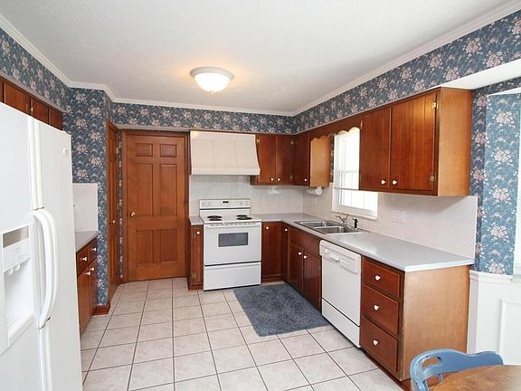 5th image of 277 Greenglade Ave