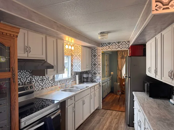 921 Jennifer St, Wildwood, FL 34785