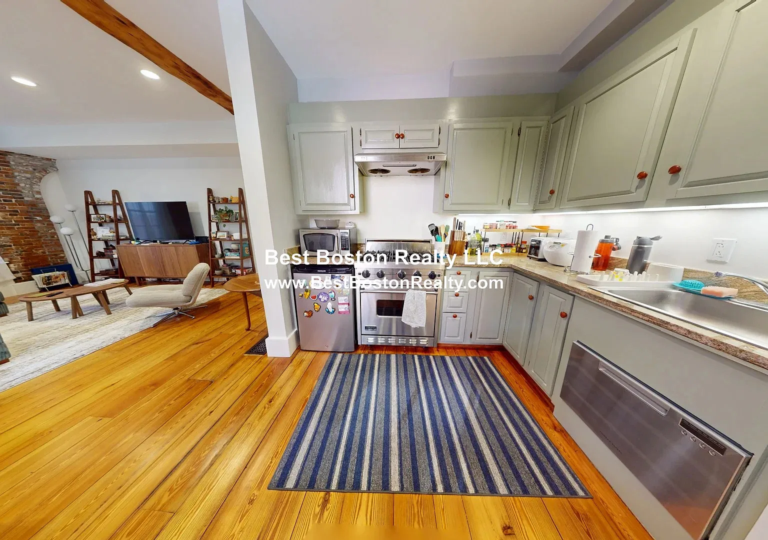 2 bed, 1.5 bath, 1800 sqft, $6,000 — Photo 2