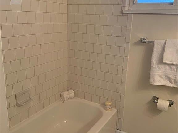 5th image of 125 Bronwood St