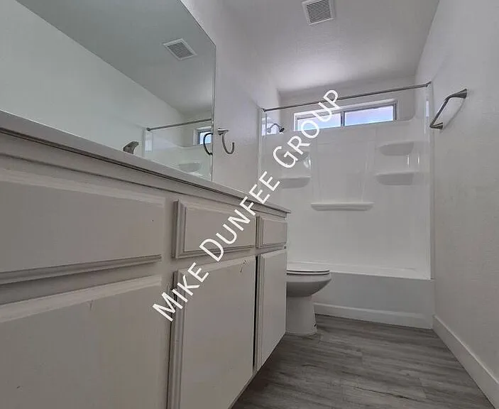 927 Freeman Ave — Photo 9
