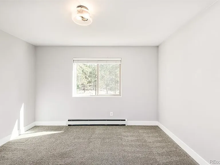2nd Bedroom (upstairs)
