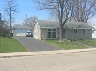 12 Aspen Ln, Carpentersville, IL