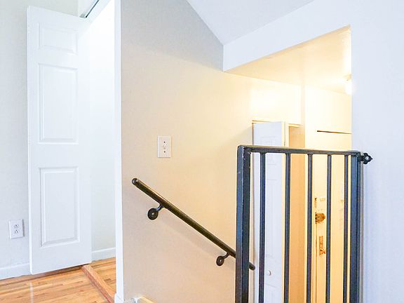 5th image of 444 W 46th St APT 3D