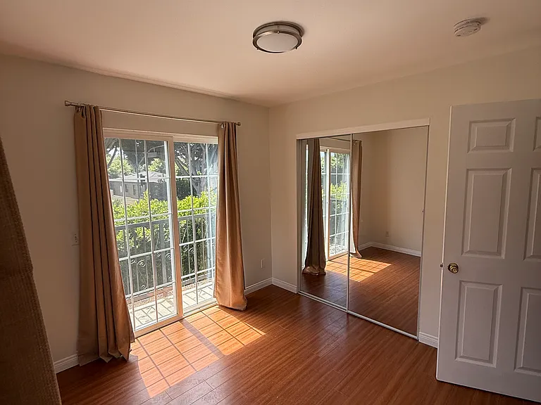 2446 S Centinela Ave — Photo 47