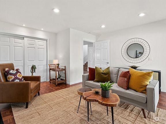 4th image of 3116 44th Avenue NE