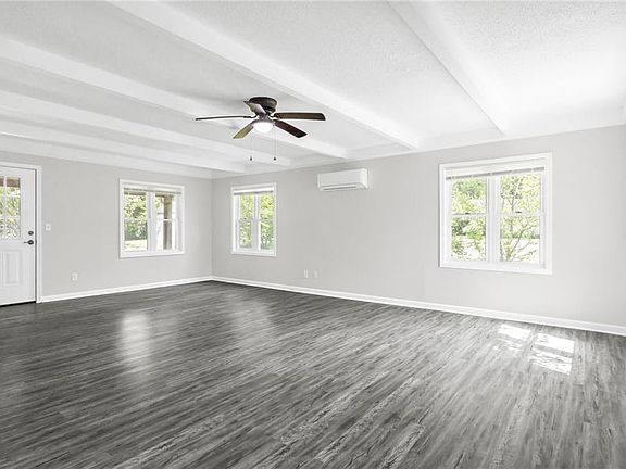 4th image of 100 W 99th St