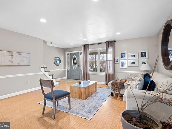 5th image of 105 S Timber Rd