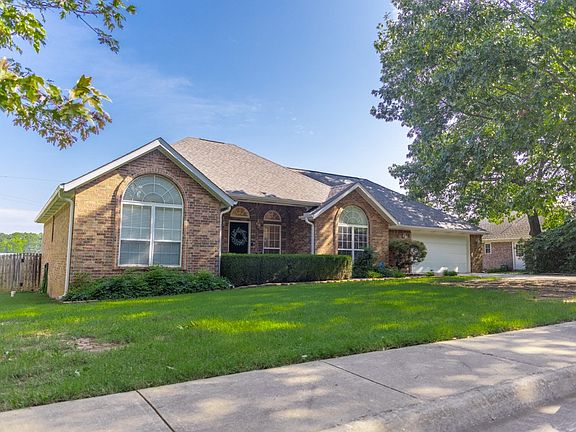 3rd image of 606 Shady Acres Ln